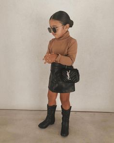 Outfit Jeans, Leather Mini Skirt, Stylish Kids, Leather Mini Skirts, Toddler Fashion