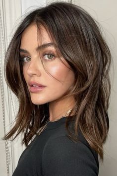 Shoulder Length Aline Bob, Lived In Layers Hair, Medium Short Haircuts For Thick Hair, Fine Mid Length Hair, 2024 Womens Haircuts, Spring Hair 2024, Choppy Lob Haircut Mid Length, Collar Bone Haircut, Summer Haircuts 2024