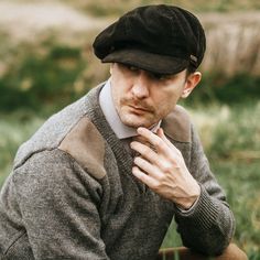 A newsboy cap, very classical and timeless pattern. A crown with a diameter of ca. 25cm is sewn with 8 panels with a button on top. Stiffened visor with shape memory. Skin friendly materials: the lining is made of viscose, sweatband is made of leather. Cotton crown gives comfort and makes cap lightweight. We also offer a thicker and warmer version made of wool cloth. MST-KOL-T45 Types Of Caps, Fiddler Cap, Custom Made Hats, Safari Hat, Vintage Biker, Trilby Hat, Newsboy Cap, News Boy Hat, Flat Cap