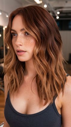 Discover the hottest dark auburn fire ombre hair color ideas for 2025 featuring rich red, ginger brown, and red mahogany hues. From brunettes red to pixie cuts, explore stunning looks with highlights caramel red, deep copper, and reddish brown tones. Perfect ideas for brunettes for winter red, including balayage, natural red, and brown copper shades. Get the best formulas for short and long styles with warm brunette accents and vibrant roots. Dark Auburn Medium Length Hair, Balayage For Reddish Brown Hair, Brunette Auburn Ombre Hair, Deminsional Auburn Hair, Copper Light Brown Balayage, Copper Brunette Hair Color, Caramel Ginger Balayage, Balayage Hair Copper Brown, Balayage With Red Hair