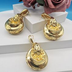 Jewelry set-Fashion Jewelry Sets Women 24K Gold Plated Drop Earrings and Pendant Set High Quality Copper African Jewelry Wedding Party GiftModel Number:1005003506790525 Model: ST-4676Material:CopperColor: 24k gold platedPendant Size: 35*60mmEarrings Size: 35*60mmChain Length: 40.5cm Gold Jewelry Sets With Matching Earrings Pendant, Gold Jewelry Sets With Matching Pendant Earrings, Elegant Gold Jewelry Sets With Drop Earrings, Gold Jewelry Sets With Matching Earrings As Gift, Gold-plated Jewelry Sets For Party, Gold Pendant Jewelry Sets For Parties, Gold-plated Jewelry Sets With Matching Earrings, Gold Plated Jewelry Sets With Matching Earrings, Gold Plated Earrings For Party