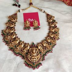 South Indian Necklace Designs, Indian Necklace Designs, South Indian Necklace, Gold Bridal Necklace, Gold Jewelry Outfits, Indian Bridal Jewelry Sets