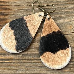 Genuine Cowhide Leather Teardrop Earrings . Western Cowhide Make For A Truly Unique Addition To Any Outfit Lightweight .Matches With Cow Hide Purses And Handbags! Southwestern Style. Handmade With Real Up Cycled Furniture Grade Leather Backed Cowhide. Each Pair Pattern Will Vary With Genuine Assorted Cowhide!!! Look In My Closet For Other Real Leather Styles. Bundles Get 15 % And When You Add Additional Listings To Your Bundle Additional Discount Will Be Available!! Follow Us On Instagram Rivers Up Cycled Furniture, Ranch Cowgirl, Light Blue Gemstone, Earrings Western, 14k Gold Hoop Earrings, Angel Earrings, Glass Drop Earrings, Gold Leaf Earrings, Fruit Earrings