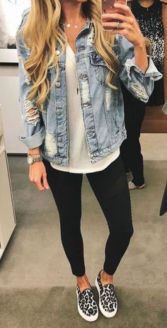 Leggings Outfit Spring, Comfy Jeans Outfit, Casual Chic Spring, Casual Weekend Outfit, Outfit Chic, Comfy Jeans, Winter Leggings, Legging Outfits, Outfit Jeans