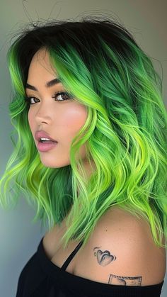 25 Enchanting Green Ombre Hair Styles Green Color Melt Hair, Vivid Hair Color Green, 3 Color Ombre Hair, Black And Green Ombre Hair, Green Vivid Hair Color, Ombré Green Hair, Ombré Color Hair, Edgy Hair Ideas, Neon Green Hair Short