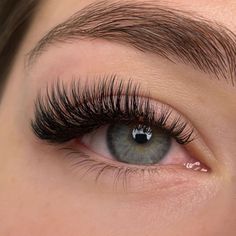 #Lashes_For_Wedding #Fan_Lash_Extensions #Lash_Application #Classic_Lashes Short Light Volume Lash Extensions, Lash Sets Ideas, Cateye Eyelashes Extensions, Long Eyelash Extensions, Best Fake Eyelashes, Lash Application, Classic Lashes, Loose Buns