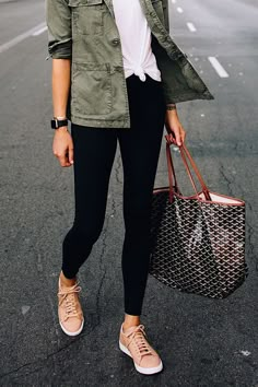 Pijamas Women, Aesthetic Yoga, Style Casual Chic, Blogger Street Style, Fashion Jackson, Active Outfits, Fashion Blogger Style