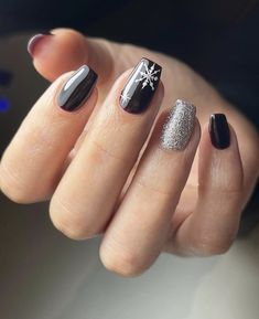 Dark Festive Nails, Special Nails Ideas, Holiday Nail Inspo, Christmas Nails Art, Christmas Nails Ideas, Halloween 23, Nails Art Ideas, Special Nails, Black Acrylic Nails