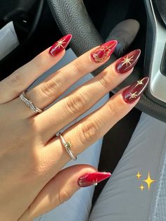 Nail Ideas Red And Gold, Red N Gold Nails, Red Nails With Design Ideas, Red And Gold Nails Ideas, Red And Gold Nail Designs, Red Nails With Gold, Gold Gel Nails, Ombre Acrylic Nails