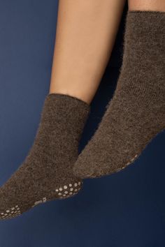 Super cozy Baby Alpaca House socks with anti-slip sole. The most comfortable and warm slippers you will find. Made from sustainable Baby Alpaca.- Anti-slip House socks.- Made from super soft & warm Baby Alpaca.- Unicolor with anti-slip sole.- Hypoallergenic.- Naturally adjusts to your body temperature.- Sustainable fashion. Alpaca House, Womens Sweater Coats, House Socks, Alpaca Socks, Capes & Ponchos, Poncho Tops, Warm Slippers, Body Temperature, Slipper Socks