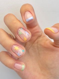 short pastel French tip nails with stars Best Summer Nail Designs, Beachy Nails, Summer Nail Designs, Broken Nails, Korean Summer, Happy Nails, Simple Gel Nails, Classy Acrylic Nails