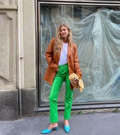 Shopbop on Instagram: “@emilisindlev loves color (hue knew??) 🤷‍♀️” Bright Winter Outfits, Maxi Blazer, Emili Sindlev, Neon Outfits, Milan Street Style, Power Suit, Fall Outfits For Work, Simon Miller, Carrie Bradshaw