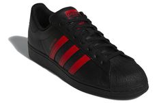 GZ3739 Adidas Superstar Red, Red Adidas Shoes, Mango Looks, Red And Black Shoes, Black Superstar, Baggy Outfit Ideas, Rainbow Laces, Swag Shoes, Red Adidas