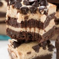 two pieces of cake sitting on top of each other with chocolate chips and oreos