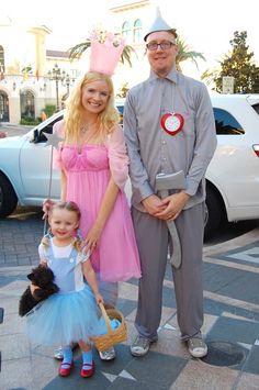 DIY Halloween costumes from my past - Dorothy, Glinda, & the Tin Man from The Wizard of Oz Wizard Of Oz Costumes Diy Tin Man, Diy Tinman Costume For Men, Diy Tin Man Costume For Men, Tin Man Costume Diy Men, Tinman Costume Diy, Milo Costume, Diy Tin Man, Dorothy Costume Kids, Diy Tin Man Costume