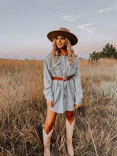 Chic Western Outfits Party, Western Winter Dress Outfit Ideas, Western Dress Up Outfits Women, Country Party Outfit Western Style, Western Party Outfit Winter, Western Feminine Style, Western Semi Formal Attire, Rodeo Dress Outfits For Women, Western Dress Outfits Women