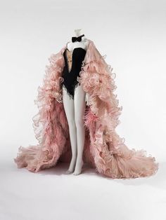 Diy Burlesque Costume, Ceilidh Dance, Paris Vogue, Mercury Retrograde, Fashion Design Drawings, Fancy Outfits, Fantasy Fashion, Vogue Paris, Mode Inspiration