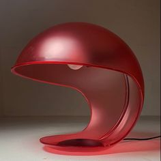 "Discover a true gem of Italian design history - the super rare Foglia table lamp, a masterpiece crafted by Elio Martinelli for Martinelli Luce in 1969. What sets this lamp apart is its exquisite transparent milky red plastic, an exceptionally rare version of the iconic Foglia. This vintage beauty is not only incredibly unique but also in impeccable original condition, a testament to its timeless allure. The translucent red shade and base exude an enchanting warmth, adding a touch of retro elega Retro Table Lamps, 3d Lamp, Red Home Decor, Lighting Concepts, Futuristic Design, Design History, History Design, Objects Design, Vintage Beauty