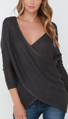 This looks so comfortable... and perfect for breastfeeding or pumping! Breastfeeding Fashion, Knitting Fashion, Outfit Trends, Nursing Clothes, Wrap Sweater, Maternity Fashion, Look Fashion