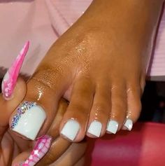 Toes Nails Colors, Toes Nails Ideas, White Nails With Rhinestones, Foot Nail Art, French Toe Nails, Easy Toe Nail Designs, Nails With Rhinestones, Foot Nail