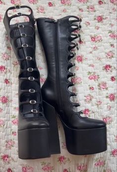 Trad Goth Shoes, Goth Boots Aesthetic, Goth Shoes Aesthetic, Pretty Heels, Goth Shoes, Dr Shoes, Funky Shoes, Swag Shoes, Swaggy Outfits