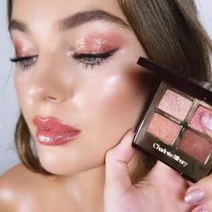 Wedding Make Up Charlotte Tilbury, Pillow Talk Makeup Look, Charlotte Tilbury Makeup Looks, Talk Aesthetic, Pillow Talk Makeup, Pillow Talk Eyeshadow, Charlotte Tilbury Make Up, Gatsby Makeup, Charlotte Tilbury Eyeshadow