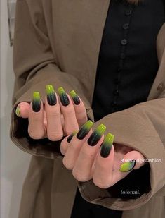 Black With Green Tips Nails, Black Goth Nails Ideas, Green And Black Nail Ideas, Edgy Nail Art, Black Ombre Nails, Nail Design Glitter, Edgy Nails, Goth Nails, Black Nail