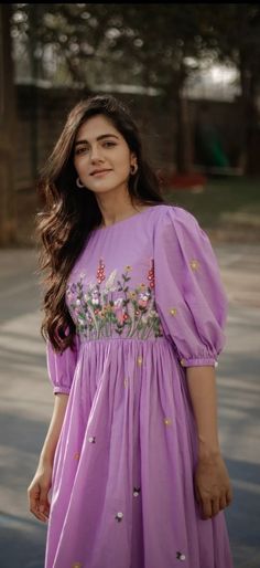 Frock Design Kurti, Frock Simple Designs, Kurti Sewing Ideas, Hands Dress Designs, Yoke Frock For Women, Frock Embroidery Designs For Women, Trendy Long Frocks For Women, Short Frocks For Women Fashion Outfits, Maternity Frocks Indian