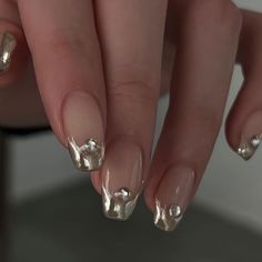 Thrift Style, Silver Nail, Beauty Nails Design, Nail Pops, Minimal Nails, Pearl Nails, Vintage Thrift, Nail Tattoo