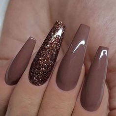 Fall Nail Polish, Brown Nails Design, Nails Trending, Nail Polish Colors Fall, Trending Colors, Trending Ideas, Gold Nail, Almond Acrylic Nails