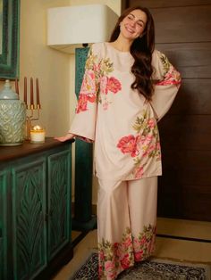 Hania Amir, Pakistani Fashion, Indian Dresses, Desi, Short Dresses, Dresses, Pins, Quick Saves, Clothes