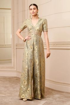 Dress Ideas For Wedding Guest Indian, Brocade Jumpsuit, Trendy Outfits Indian, Diwali Outfits, Traditional Indian Dress, Gaun Fashion, Western Outfit, Salwar Kamiz, Indian Dresses Traditional