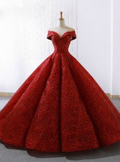 Applique Prom Dress, Dress Sweet 16, Red Ball Gowns, Gaun Abad Pertengahan, Dresses Burgundy, Red Ball Gown, Wedding Dress Cap Sleeves, Floor Length Wedding Dress