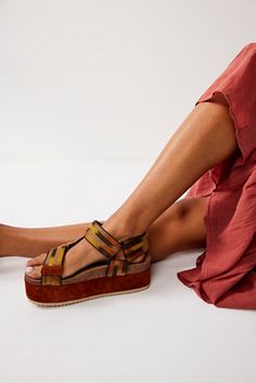 Brown Cork Wedge Sandals For Summer, Brown Cork Footbed Sandals For Summer, Brown Cork Footbed Sandals For Spring, Summer Brown Cork Wedge Sandals, Summer Cork Footbed Sandals, Casual Platform Sandals With Cork Material, Free People Platform Sandals, Edgy Summer Platform Sandals, Cork Platform Sandals For Summer