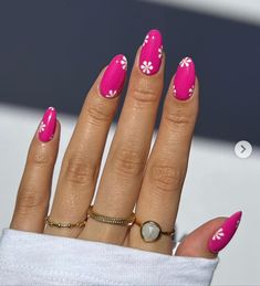 Summer Nails Pink Flower, Hot Pink Floral Nails, Pink Nails With Daisies, Flower Pink Nails, Hot Pink Daisy Nails, Hot Pink Nails Flower Design, Pink Nails Summer 2024, Summer Nail 2024, Pink And Orange Nails Flowers