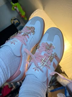 New Sneakers Insta Story, Low Top Sneakers Women, Calm Concert Outfit, Pin Sambas, Cute Girly Shoes Sneakers, Bows On Shoes, Shoes For Christmas List, Shoe Game For Women, Girly Sneakers Outfit