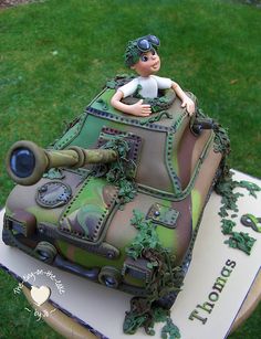 Thomas's Tank cake | carved from an 8 inch cake. (with a bit… | Flickr