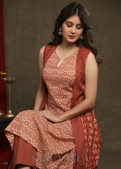 Kurti Styles, Sleeveless Kurta, Kurti Embroidery, Cotton Kurtis, Womens Pants Design, Casual Suits