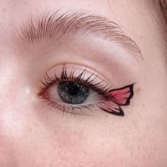 Butterfly Liner, Eyeliner Art, Vampire Bride, 20 Makeup, Butterfly Eyes, Butterfly Makeup, Bold Eyeshadow, Face Art Makeup