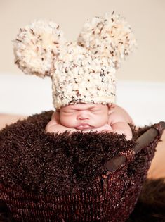 Newborn Month Sand & Brown Pom Pom Hat Giant Pom Pom, Crochet Baby Hats Girl, First Baby Pictures, Pom Pom Baby, Newborn Photography Boy, Handmade Beanies, Crochet Winter, Boy Photography