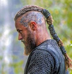 Ragnar Lothbrok Hair, Ragnar Hair, Ragnar Lothbrok Tattoo, Ragnar Vikings, Costume Viking, Vikings Ragnar, Beard Fade