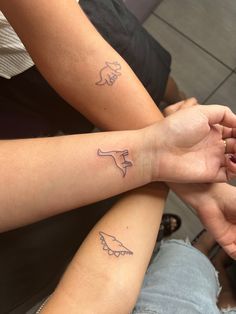 #BEAUTY ,#REALATIONSHIPS #Fashion #Outfits #SUMMER Outfits #Animals Simple Stegosaurus Tattoo, Minimalist Dinosaur Tattoo, Dino Tattoo Cute, So It Goes Tattoo, Small Dinosaur Tattoo, Tattoo Dino, Bff Tats, Hand Tattoo Designs, Go Tattoo