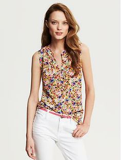 Spring Time Floral Silk Sleeveless Blouse Floral Shirt Outfit, Summer Outfit Inspiration, Beautiful Blouses, Floral Sleeveless, Modern Outfits, Floral Shirt, Spring Summer Outfits, Sleeveless Blouse, Style Me Pretty