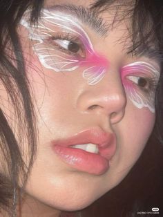 Y2k Face Paint, Forest Fairy Makeup Aesthetic, Fairy Make Up Aesthetic, Face Paint Ideas Aesthetic, Forest Fairy Makeup, Fairy Eyeliner, Colorful Graphic Liner, Artsy Makeup, Funky Makeup