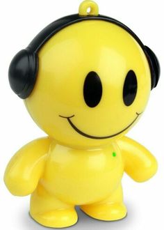 a yellow toy with headphones on it's face and the caption in spanish