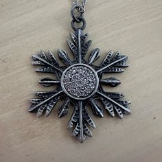 New 18” Official Storybrooke Snowflake Necklace. Winter Sterling Silver Necklace, Sterling Silver Necklace For Winter, Silver Pendant Necklace For Winter, Nickel-free Silver Necklace For Christmas, Nickel-free Silver Necklaces For Christmas, Snowflake Necklace, Anna Frozen, Elsa Anna, Once Upon A Time