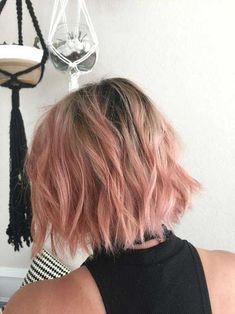 Pink Hair Pastel Hair Short, Bleach Balayage, Gold Hair Colors, Ombre Bob, Hair Color Rose Gold, Stylish Short Haircuts, Wavy Bob Hairstyles