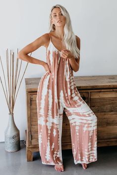 Outfits Colorful, Beach Jumpsuits, Spring Fashions, Romper Long Pants, Straps Jumpsuit, Colorful Outfits, Tie Dye Jumpsuit, Spring Styles, Spring Clothing