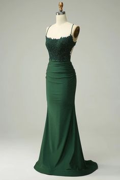 Meerjungfrau Neckholder Dunkelgrün Langes Ballkleid mit Perlenbesatz Green Fitted Dresses, Green Prom Dress Inspiration, Dark Green Outfits, Green Lace Prom Dress, Dark Prom Dress, Formal Green Dress, Red Ball Dress, Dark Red Prom Dress, Mermaid Dark