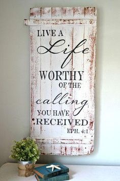 a sign that says live a life worthly of the calling you have received it